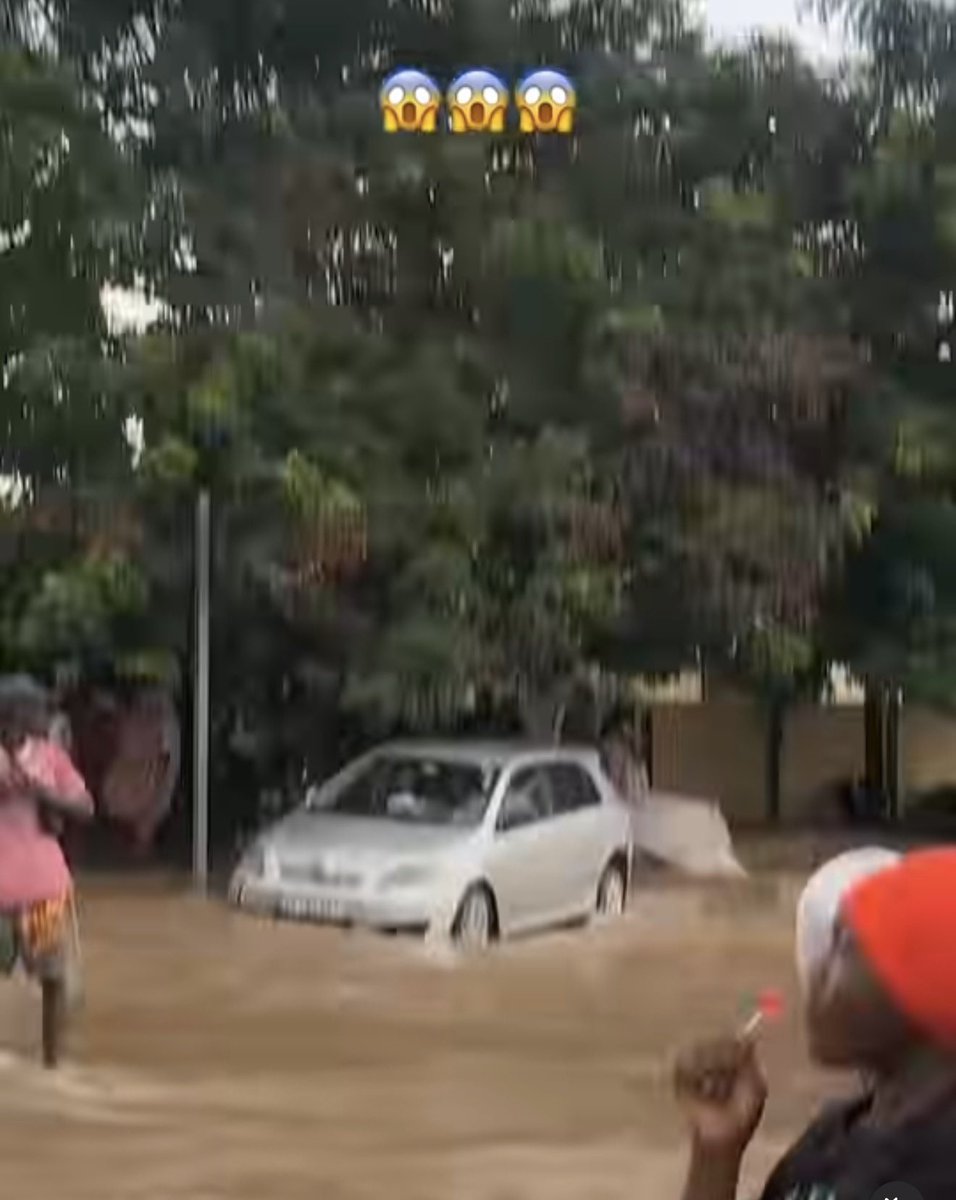 CFootstyle's tweet photo. De la peine pour celles et ceux qui vivent aujourd’hui la douleur, l’angoisse et les pertes causées par les inondations. Derrière chaque maison touchée, chaque activité interrompue, il y a des vies, des projets et des espoirs💔. En ces moments difficiles, plus que jamais, la solidarité doit parler plus fort que la peur🙏🏻 Aidons, partageons les informations utiles et restons mobilisés.Courage à toutes les personnes touchées.Ensemble, soyons une force face aux eaux. 🌍💪🏾