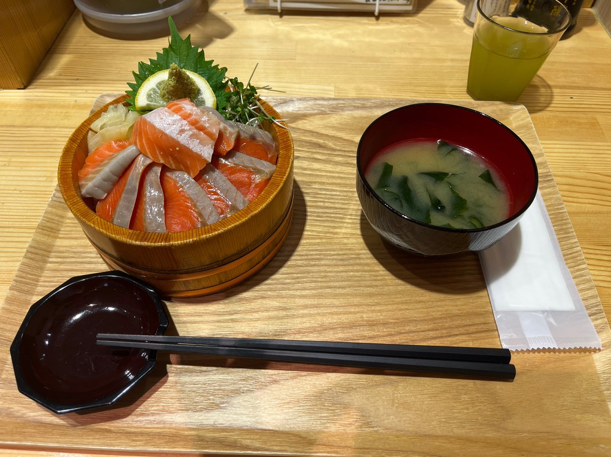 P_tRs_15's tweet photo. 朝からこれを食べれる自分の胃が怖いよ https://t.co/MRw3wSEDWS