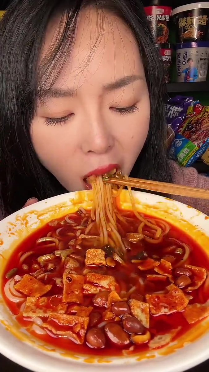 JoeLongieuv's tweet photo. I sipped, gasped, then choked at the bold spicy noodle challenge!， https://t.co/mDCVnK5dGK
