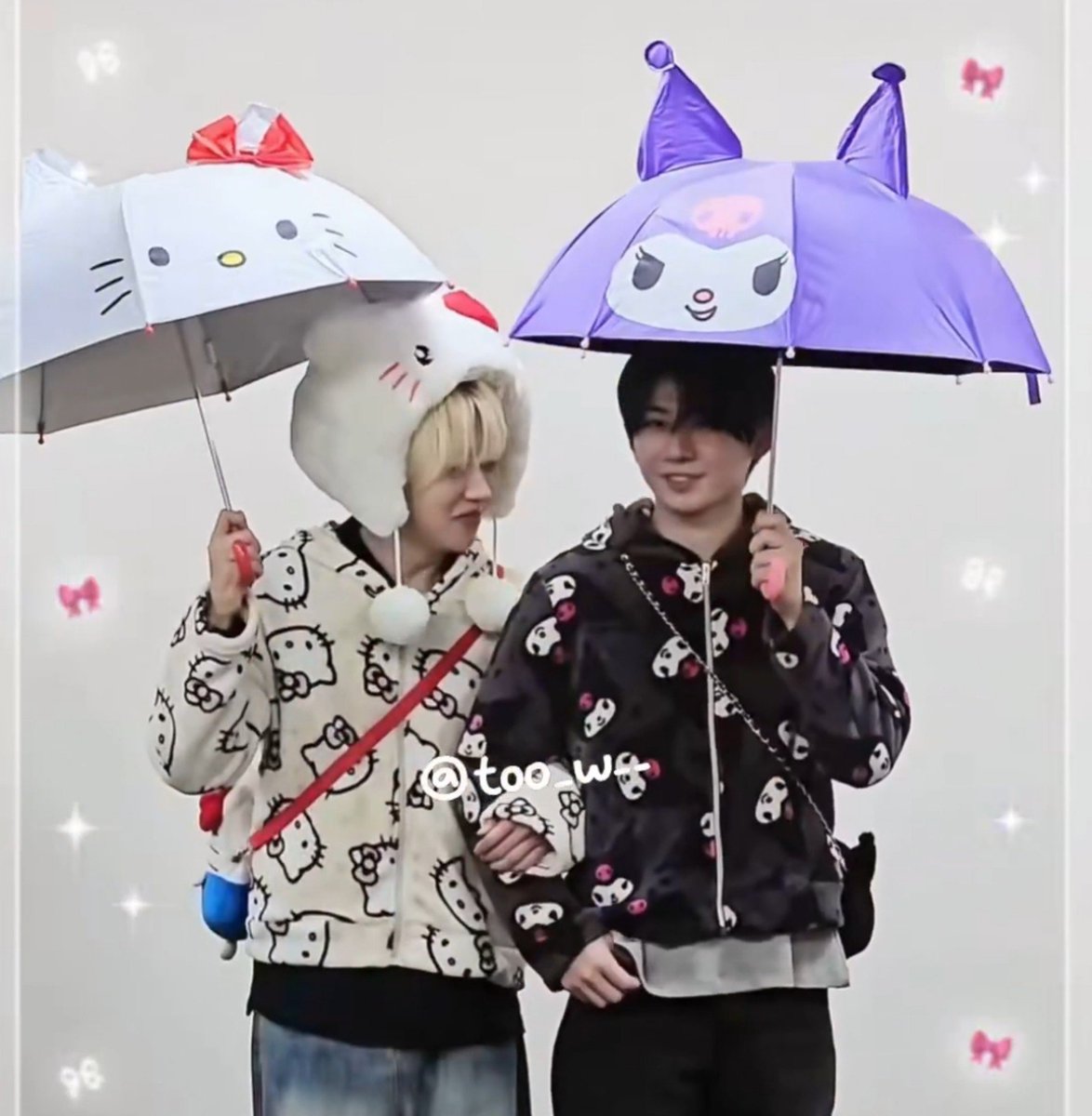 haengbokhanki's tweet photo. its a natural response to hold hands together 😭 https://t.co/yMzMZcx6zH