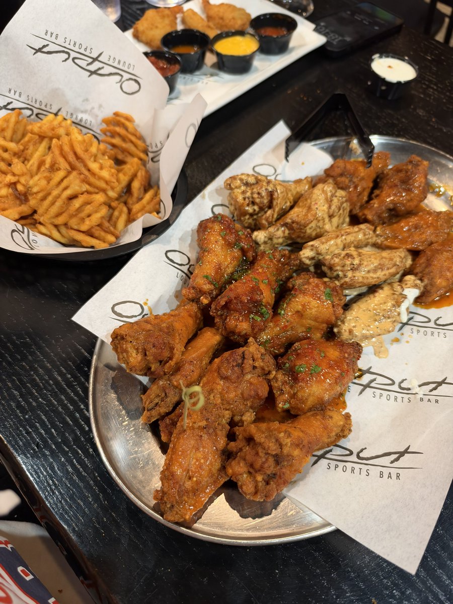 yomomma_ha's tweet photo. #IKYK  My top 3 fav spots. Best wings and miches. Idc what anyone says, Chicago has the best food ever. 

#chicago #chicagofood https://t.co/kCUFKRT7hA
