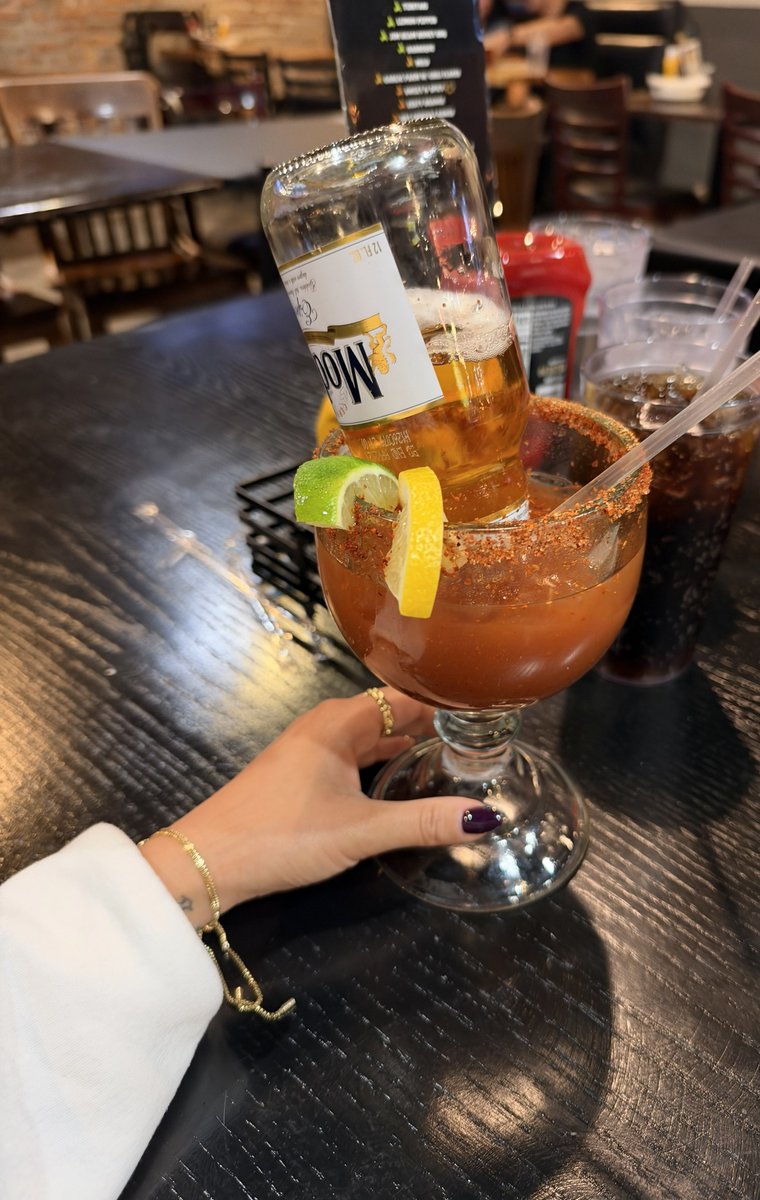 yomomma_ha's tweet photo. #IKYK  My top 3 fav spots. Best wings and miches. Idc what anyone says, Chicago has the best food ever. 

#chicago #chicagofood https://t.co/kCUFKRT7hA