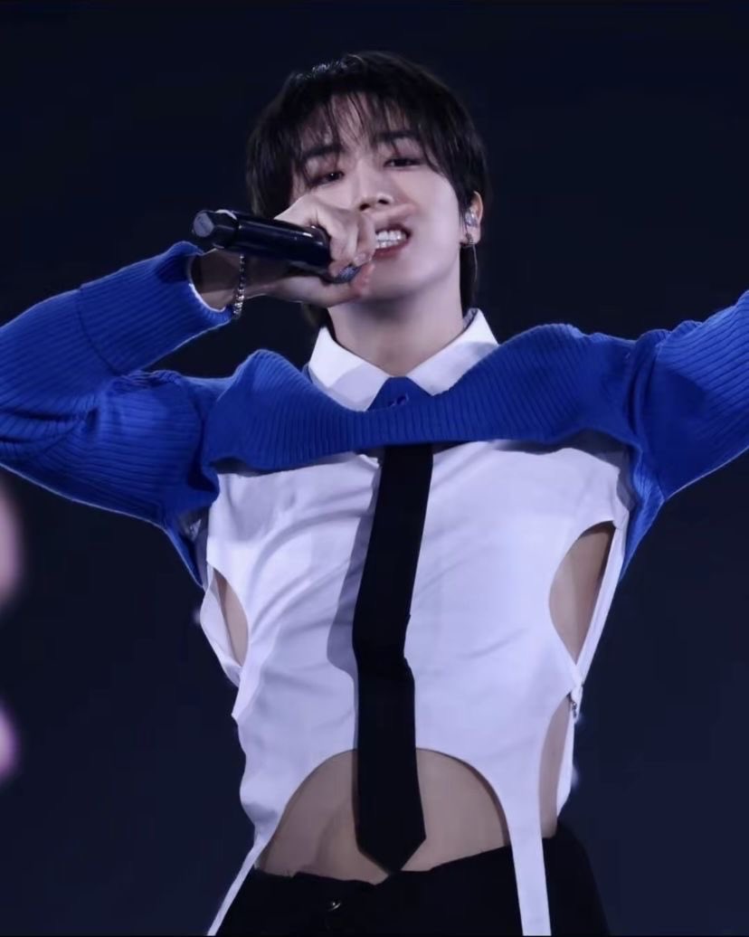 brinsung's tweet photo. You wanna wear this outfit again so bad https://t.co/3wnJRg7WGg