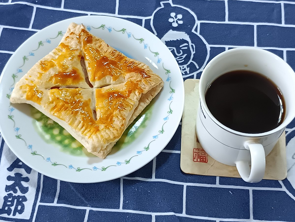 s_galileo's tweet photo. 旧暦八月廿五日　友引
おはようござる。🐵
#ガリレオの朝食
#今日のドルチェ
いただきました。
（へ人へ） https://t.co/DAn8joN2iL