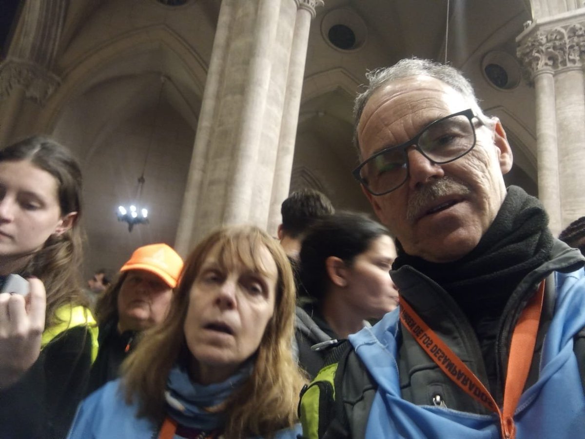 Monicasautu's tweet photo. Llegaron a medianoche y regresaron a las 5 y media de la mañana por la cantidad de gente.Tardaron mucho para entrar a la basílica.Mi hermano y su mujer pudieron caminar 60 kms como todos los años.Yo los monitoreaba por wp.¡Gracias,querido hermano por tu sacrificio!♥️ https://t.co/pNgggI5t1J