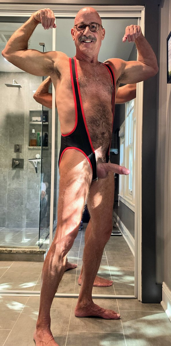 Hickory70861N's tweet photo. https://t.co/WNr9nKxtej
#muscledaddy #baldmuscle #musclegays #hotmuscledaddy #muscleman #nudist #hung #muscle #musclenerd #dilf #butt #muscleass #ass https://t.co/w5Nt4ofGhL