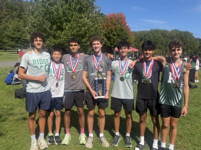 Ridgegameday's tweet photo. Ridge HS Boys Cross Country won the varsity B race in a dominating performance 38 to 142 over Kingsway!

RHS Owen James individually won the race!  Go Ridge! https://t.co/dwBXLPUzbi