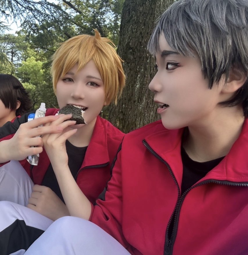 ritsumaru_2525's tweet photo. cos / ハイキュー!!
⠀
⠀◸ 宮ツインズHPB!! ◿
⠀
宮侑 × 宮治
︙
ツム▶︎ りつまる(@ritsumaru_2525)
サム▶︎ ひの(@HIno__o0O )
⠀
 #宮兄弟生誕祭2026 
 #宮侑生誕祭2026 
 #宮治生誕祭2026 
 #ハイキューコスプレ 
 #hqcosplay https://t.co/Iv1ho2zaSS