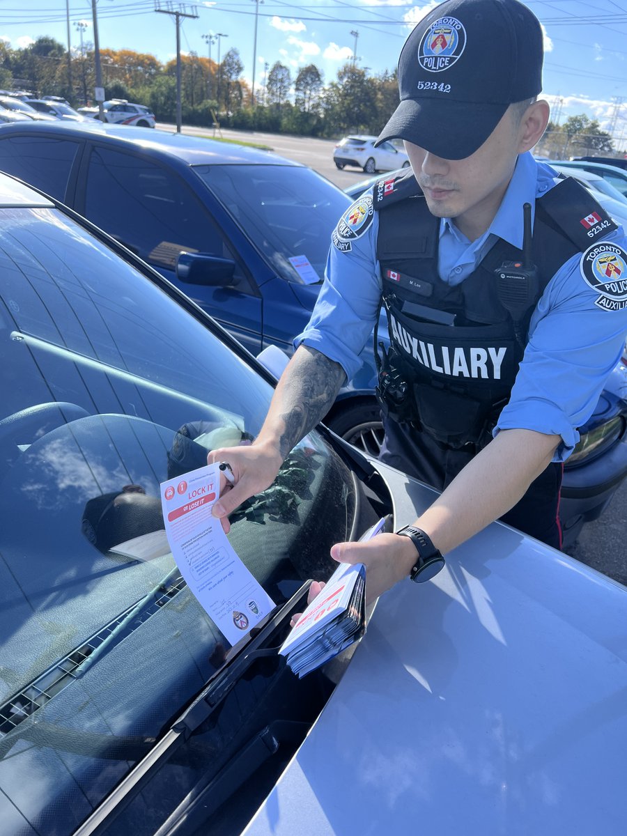 TPS32Div's tweet photo. Our Toronto Police Auxiliary Officers conducted general patrols at various locations in 32 Division, including TTC parking lots, and placed Lock or Lose It safety cards on vehicle windshields to remind drivers of simple steps to help protect their vehicles and belongings. https://t.co/bV6LQEBFql