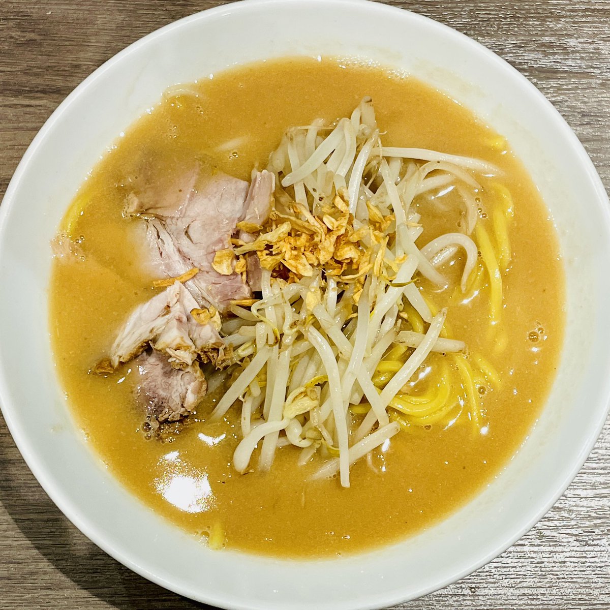 oishiidesyo's tweet photo. 花木流味噌 高円寺店
鉄鍋焼味噌
無限���イス

濃厚スープでアルコールがリセット。
モチモチ麺も最高。
いつ行っても、いつ食べても、美味しい。 https://t.co/cR4ZOMKN70