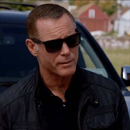 TheRochaPower's tweet photo. @Anyguima2217 @nikolas_dm Caraca, e é próprio Hank Voight quem vai vir capturar ele, top! https://t.co/oMGJKGC3NE