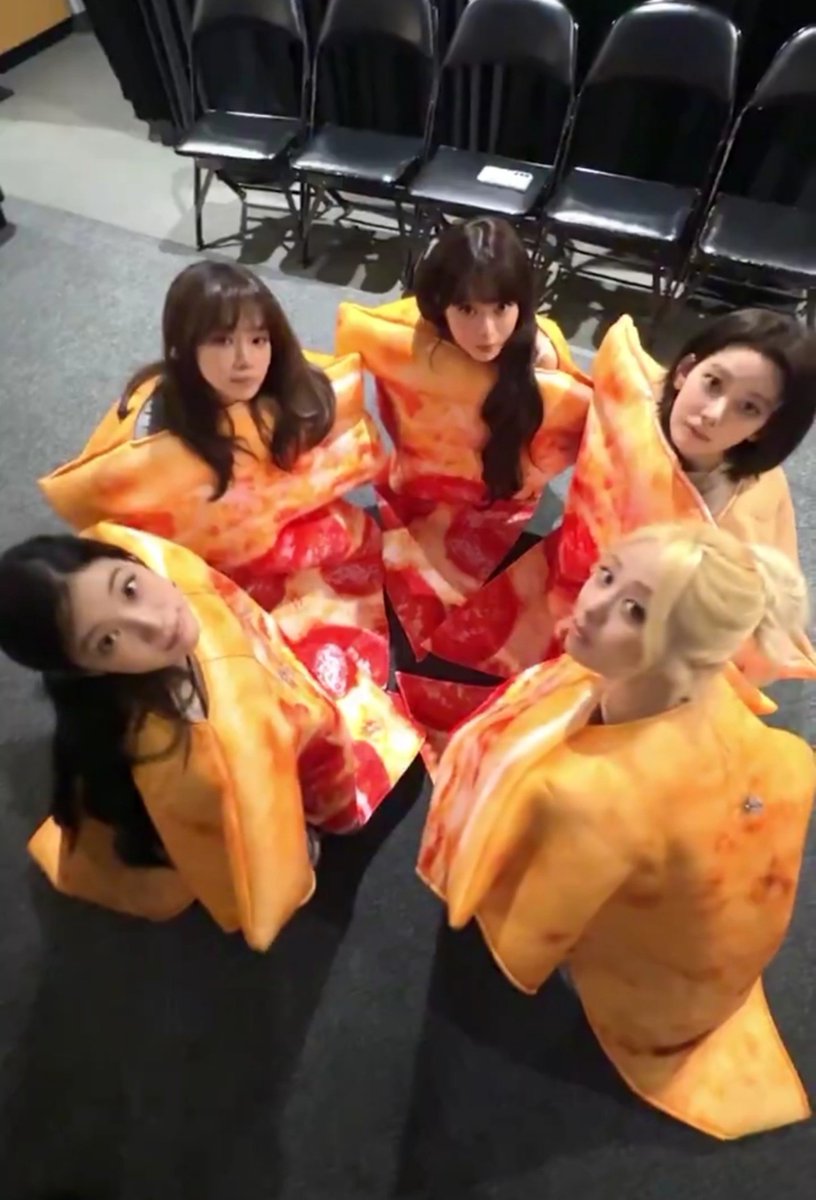 itsabsu's tweet photo. my ult group ❤️‍🩹 https://t.co/9XdgEOSR3C
