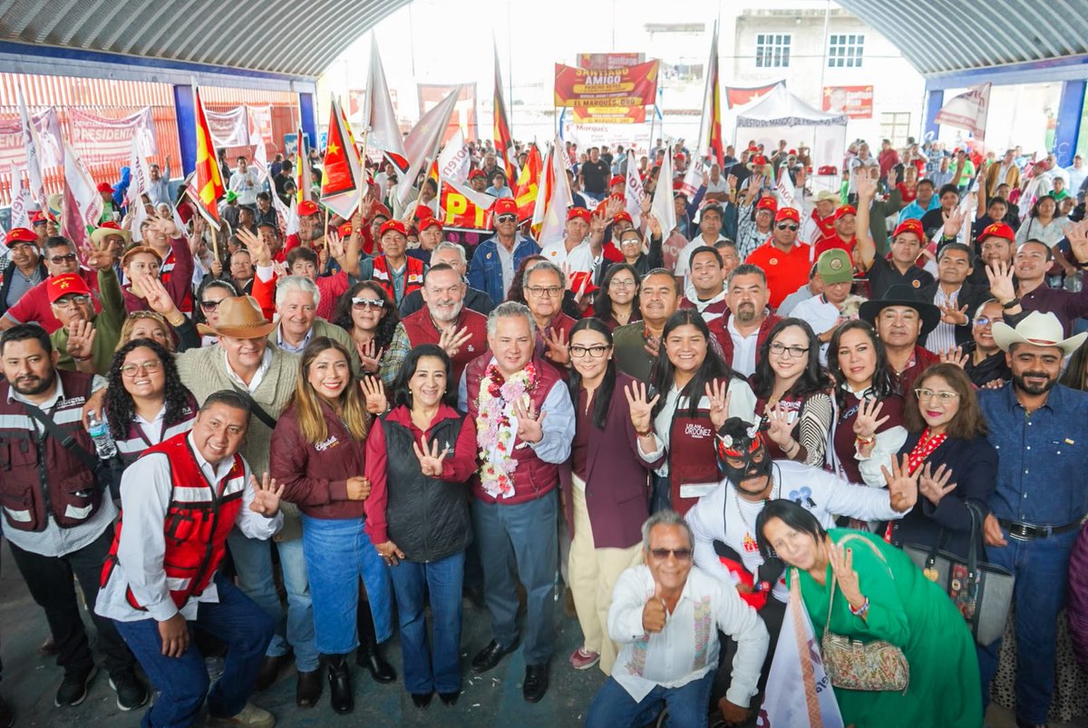 Red365N's tweet photo. Habitantes de El Marqués pidieron a Santiago Nieto @SNietoCastillo  gestionar una investigación federal sobre presunta corrupción, manejo de recursos públicos y contratación de “aviadores” durante las administraciones panistas, así como sobre las propiedades del exalcalde Enrique Vega.

Desde Santa Cruz, Nieto denunció una “guerra sucia” contra Morena-PT-PVEM y afirmó que la alianza exigirá recuperar los recursos para la ciudadanía si se comprueban irregularidades. También sostuvo que El Marqués necesita un nuevo rumbo.

#ElMarqués #Querétaro #SantiagoNieto #Corrupción #Morena