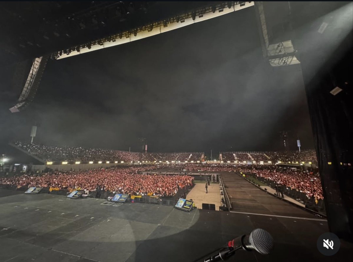 sk1zmid's tweet photo. Mk vean que insta me recomendó el post de un integrante de la banda que vino con skz yyy SUBIÓ ESTA FOTO DEL VIVE CLARO 😭😭😭😭

QUEREMOS STRAY KIDS EN COLOMBIA 
#Run_IT_Colombia
@paramo_presenta @LiveNationKpop https://t.co/LLaLTtrUZ6