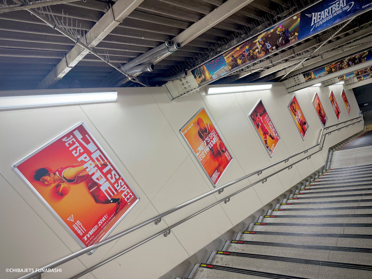 CHIBAJETS's tweet photo. 【お知らせ】今シーズンも #京成電鉄 さんのご協力により #船橋競馬場駅 に #千葉ジェッツ の装飾をしていただいております❤️‍🔥ぜひ皆さま、京成電鉄をご利用いただきご覧くださいね🙋‍♂️これからも一緒に地域を盛り上げていきましょう✨#千葉ジェッツ #地域愛着 https://t.co/7lbXZxnPBO