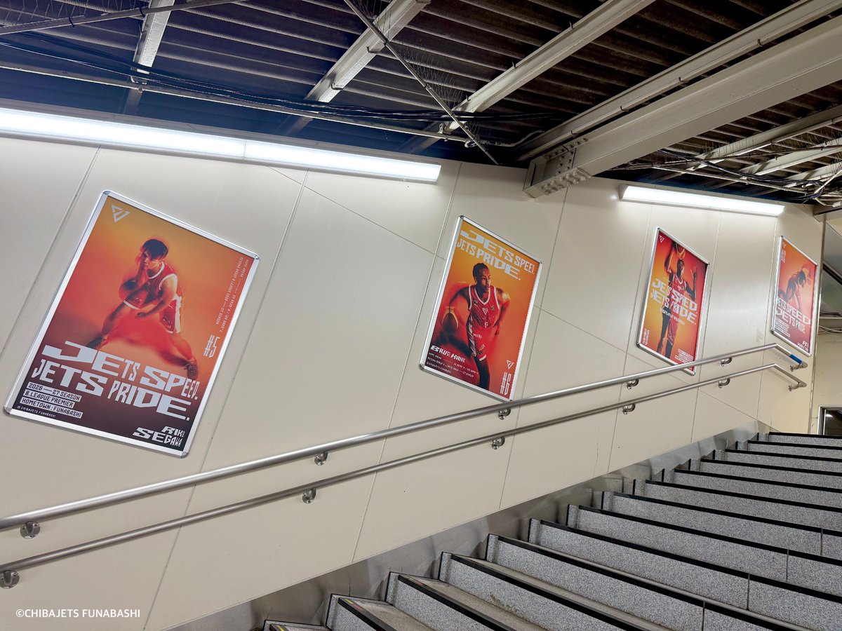 CHIBAJETS's tweet photo. 【お知らせ】今シーズンも #京成電鉄 さんのご協力により #船橋競馬場駅 に #千葉ジェッツ の装飾をしていただいております❤️‍🔥ぜひ皆さま、京成電鉄をご利用いただきご覧くださいね🙋‍♂️これからも一緒に地域を盛り上げていきましょう✨#千葉ジェッツ #地域愛着 https://t.co/7lbXZxnPBO