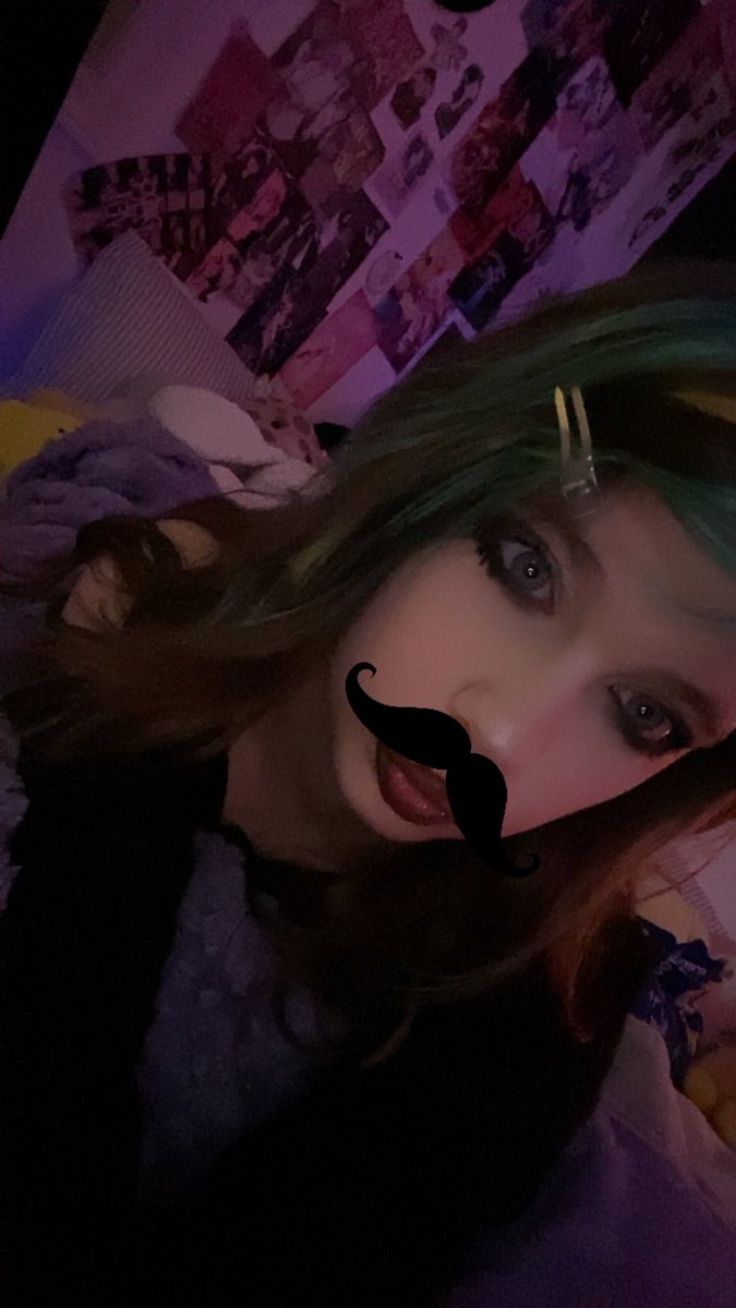GraceWOOAAH's tweet photo. Hohoho this is me yes i have a fat face SHHH https://t.co/yceBcuj2dS