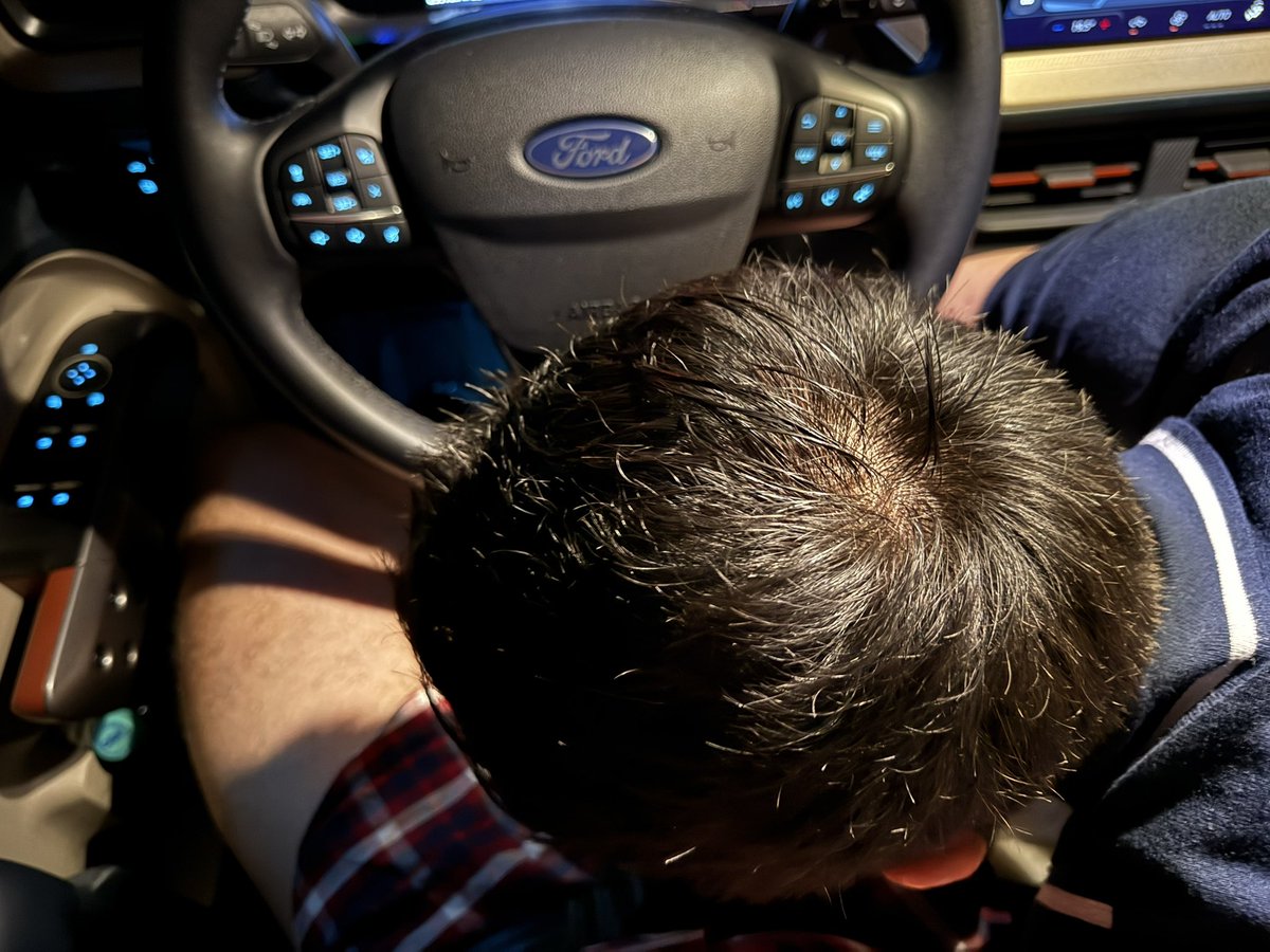 felbp96's tweet photo. Saliendo del antro, nos pusimos cachondos en el coche @notaveganguy 🥵😈👅🫦 ¿Si nos ves, que harías? 🥵 #gay #novios #gdl #mamada https://t.co/3ETs126aTK