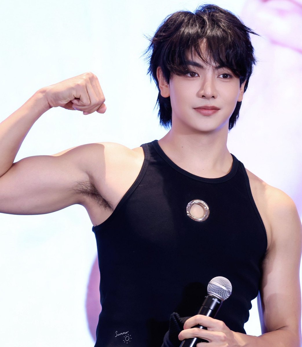flexingidol's tweet photo. JOONG https://t.co/ePzxE3ZbAx