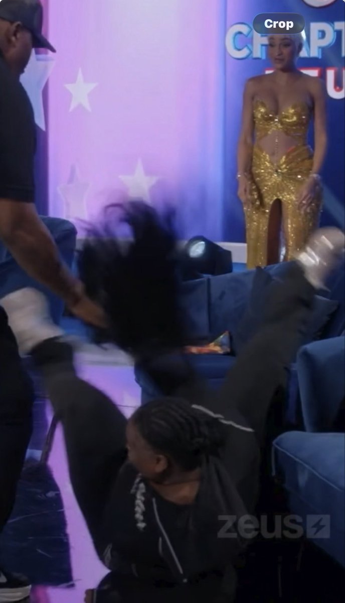 _daannyy_a's tweet photo. @jaehonneyy gone and help this big bitch up 🤣🤣 goofy bitch 🤡🫵🏼 Lex stay beating y’all’s favorite and gets yall very upset I love it. Anyways THE HEAVIEST HITTER hi 🥰 https://t.co/T58UMYQBob