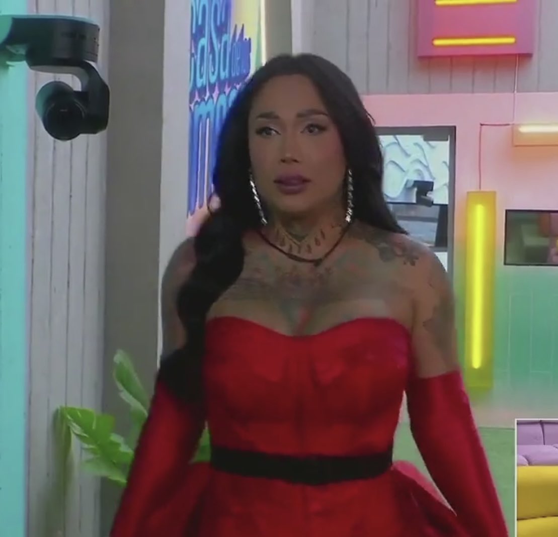 NapQueeen24's tweet photo. Ya está lista nuestra ganadora. Que hermoso vestido 

KARI APAGA LAS LUCES

#KarinaGanadora
#LaCasaDeLosFamososMx https://t.co/WD2f9ya5Bx