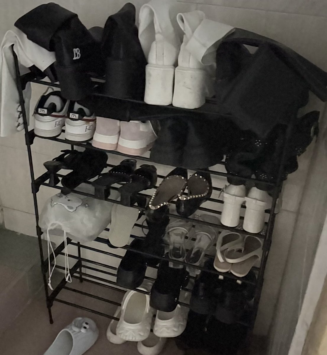 lin20078974's tweet photo. 扫楼越来越难扫了，不是有监控就是不放外面，好多点位都被不清理的给玩没了，扫了一天就两个还行的 https://t.co/79QtqXCFx9