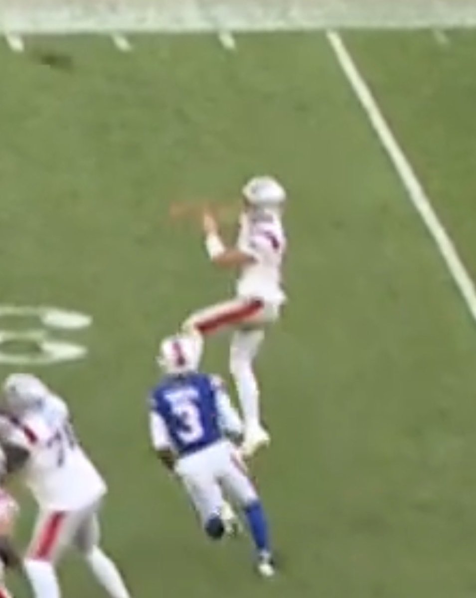 LukeGlanton95's tweet photo. Back foot, fadeaway, 35 yard game winning touchdown DOT.

LOL, LMAO even https://t.co/YmcRkpZnSf