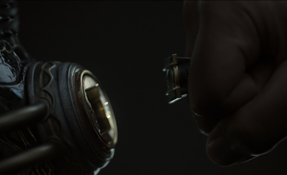 professorartoo's tweet photo. This is the 'hero' Tom King and Damon Lindelof have given you in #Lanterns. 

John Stewart stole his ring and stole his lantern - a lantern powered by fear - a fear he says he will 'embrace' as he makes up his own oath. Disgusting. https://t.co/se1fp4Rrrt