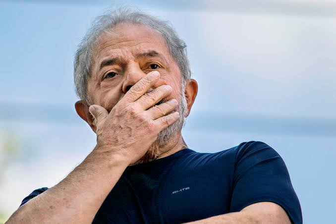 raphaeldau's tweet photo. Sem 8 anos de FHC arrumando o fiscal, plano real fresquinho, sem boom das commodities, china crescendo 10% ao ano e sem dólar 1:1 as coisas são mais complicadas né Lula? 

Ninguém que entende de economia se surpreendeu com a bosta que foi o Lula III. https://t.co/wibsk4qVXF