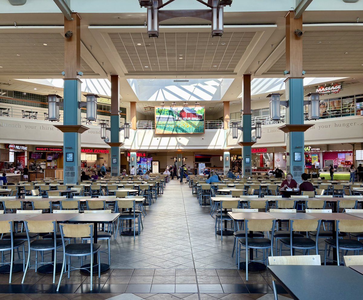 JoshLipnik's tweet photo. Fox River Mall
Appleton, WI https://t.co/oOFb24bwTs