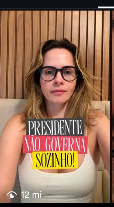 ecigle's tweet photo. Já estou vendo tuítes culpando a Ana pela derrota por “falta de posicionamento”. 

Fazer o L performático não muda NADA.

Pelo contrário, pode afastar quem ainda está indeciso. Precisamos EXPLICAR, DIDATICAMENTE, seja pelo humor, como Fábio Porchat, seja pela comunicação didática da Ana.

Onde erramos? Na falta de UNIÃO da esquerda. Por ego, ranço de reality show ou pela ilusão de que um L performático sozinho muda a opinião de um país?

O país já estava DIVIDIDO nas pesquisas. Enquanto isso, o bolsonarismo, apesar das próprias brigas e diferenças internas, soube trabalhar junto. ELES MARCHAM JUNTOS.

A Ana estava fazendo a parte dela e sabia o enorme potencial que tem para alcançar abstencionistas e fazer indecisos pesquisarem. Ela DEIXOU AS PISTAS: políticas públicas, o fim da escala 6x1, o fim das bets, isenção da cesta básica e outras pautas progressistas. O posicionamento estava ali. Ela estava CONVERSANDO com quem ainda não tinha decidido. 

Lembrando que a Ana NÃO É CANDIDATA a nenhum cargo da política e NÃO É RESPONSÁVEL pelo país! 

Não vamos desistir. Temos o 2º turno e MUITO trabalho pela frente. É hora de parar de disputar ego e começar a CONQUISTAR VOTOS de quem se absteve e de quem ainda está indeciso ✊🏼