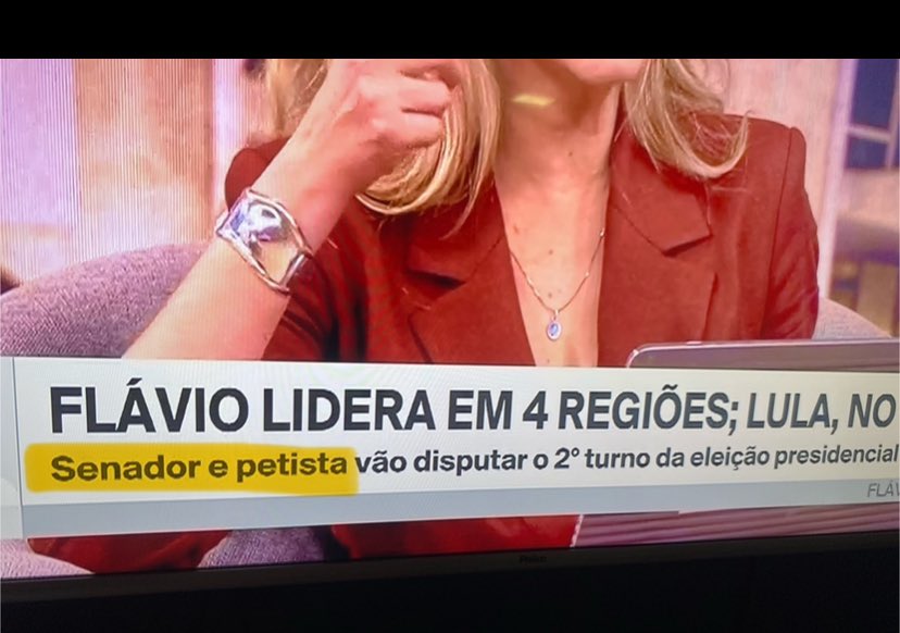 deocardoso76's tweet photo. Globonews já tá em campanha com essa manchete: “Senador e PETISTA vão disputar o 2º turno”… aulinha de semiótica…uma forma sofisticada de atiçar o antipetismo hein? https://t.co/uSK9itRSx5