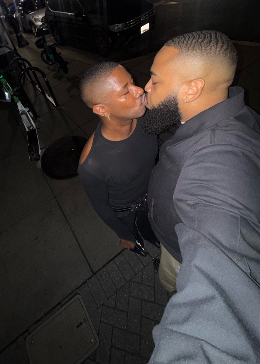 thiccandtired__'s tweet photo. 👨🏿‍❤️‍💋‍👨🏾👨🏿‍❤️‍💋‍👨🏾👨🏿‍❤️‍💋‍👨🏾 https://t.co/apZQSVUAJT