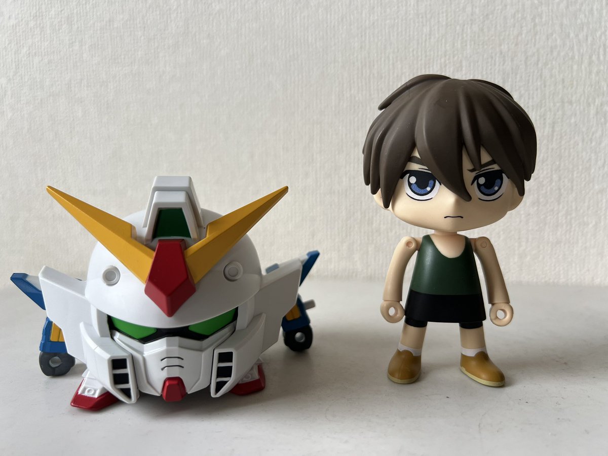 kuugachannel's tweet photo. 令和によみがえるガンダムクロス‼︎
ちょっと思ってたんと違ったけど、ヒイロかわいいし、ウイングの顔しっかりイケメンだし、デュオも出るしで買っちったー。
色々惜しい所はあるけど、個人的にはこれはアリかなー。なぜGガンを出さないのかw
あー、困りますお客様、背後からは見ないでくださいぃーw https://t.co/5IiGouL61R