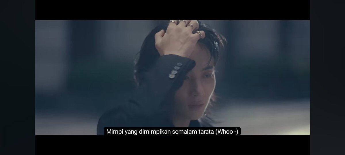 snowflakemlet's tweet photo. So I rewatched JxW's MV and the JxJ's teaser could be the beginning that cause Jeonghan to disrupt people's dreams in Last Night MV and it actually creates a cycle: https://t.co/7CRJ00bdpt

- Jeonghan got a dream that he couldn't let go. There was someone in his dream (A) that he keeps missing because he always appears there
- Jeonghan drifted off to the dreamland to find this person (A) by finding them in people's dreams so it creates chaos 
- Wonwoo is the reality that stops Jeonghan to not disrupting people's dreams. 
- It works. Jeonghan and Wonwoo have moved on but years later, That Man in Jeonghan's dream is back in a more concrete form (Joshua) and there isn't Wonwoo this time to stop him but Jeonghan knows the person he needs to find in his dream
- So Jeonghan doesn't need to disrupt people's dreams anymore
- A who turns out to be Joshua, shows him the way to find him and prolly giving Jeonghan a sign that he is trapped in the dreams and wishing to be out in the reality but Jeonghan find peace in finding him in a dream so it creates a loop like a snake who tries to eats its own tail: they're chasing eo through different dimensions