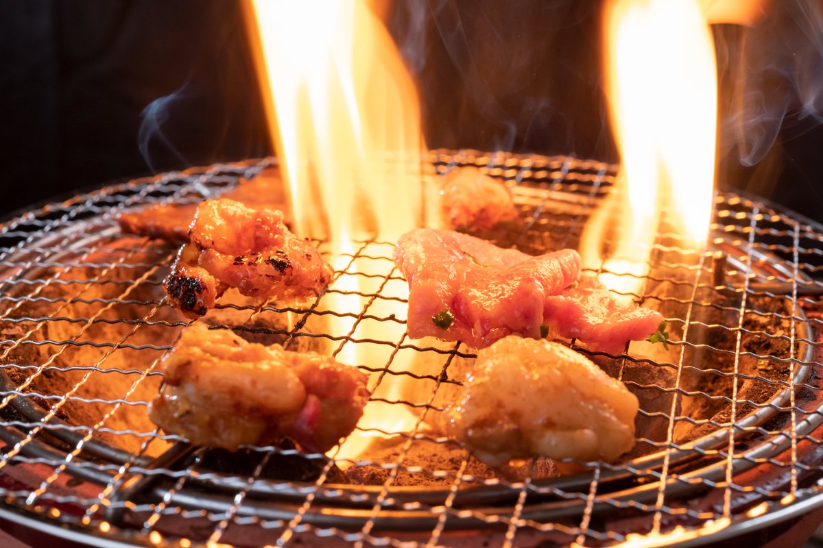 sumibiya0509's tweet photo. 立川×焼肉×ちょい呑み🍶✨

「焼肉をアテに、気軽に一杯」いかがですか？🥩

香ばしく焼き上げる炭火焼肉は、お酒との相性も抜群！
立川で美味しい焼肉を囲みながら、ゆっくり一杯楽しみませんか？🍻

お仕事帰りのちょい呑みにも、気軽な飲み会にもぜひ♪
皆さまのご来店をお待ちしております！ https://t.co/I92U3sT7ex