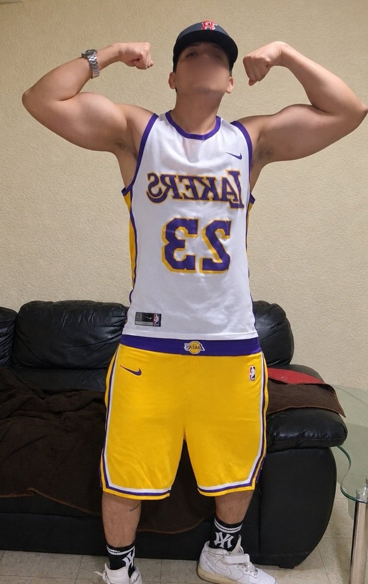 mastergiantx's tweet photo. worship me https://t.co/Qkfnpdjst5