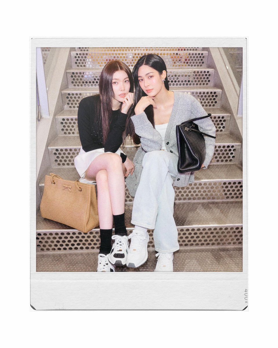 lonongnub_trend's tweet photo. มาร่วมส่งพลังเสียงรอบสุดท้ายให้พี่หลิงและน้องออมในฐานะตัวแทนจาก Dior ที่ Paris Fashion Week ด้วยกันนะคะ 💖

LINGORM DIOR SUMMER27
#LingOrmDiorSummer27
#LinglingKwong #OrmKornnaphat
#LingOrm #Dior #DiorSummer27 #PFW https://t.co/zlDSsBvjHA