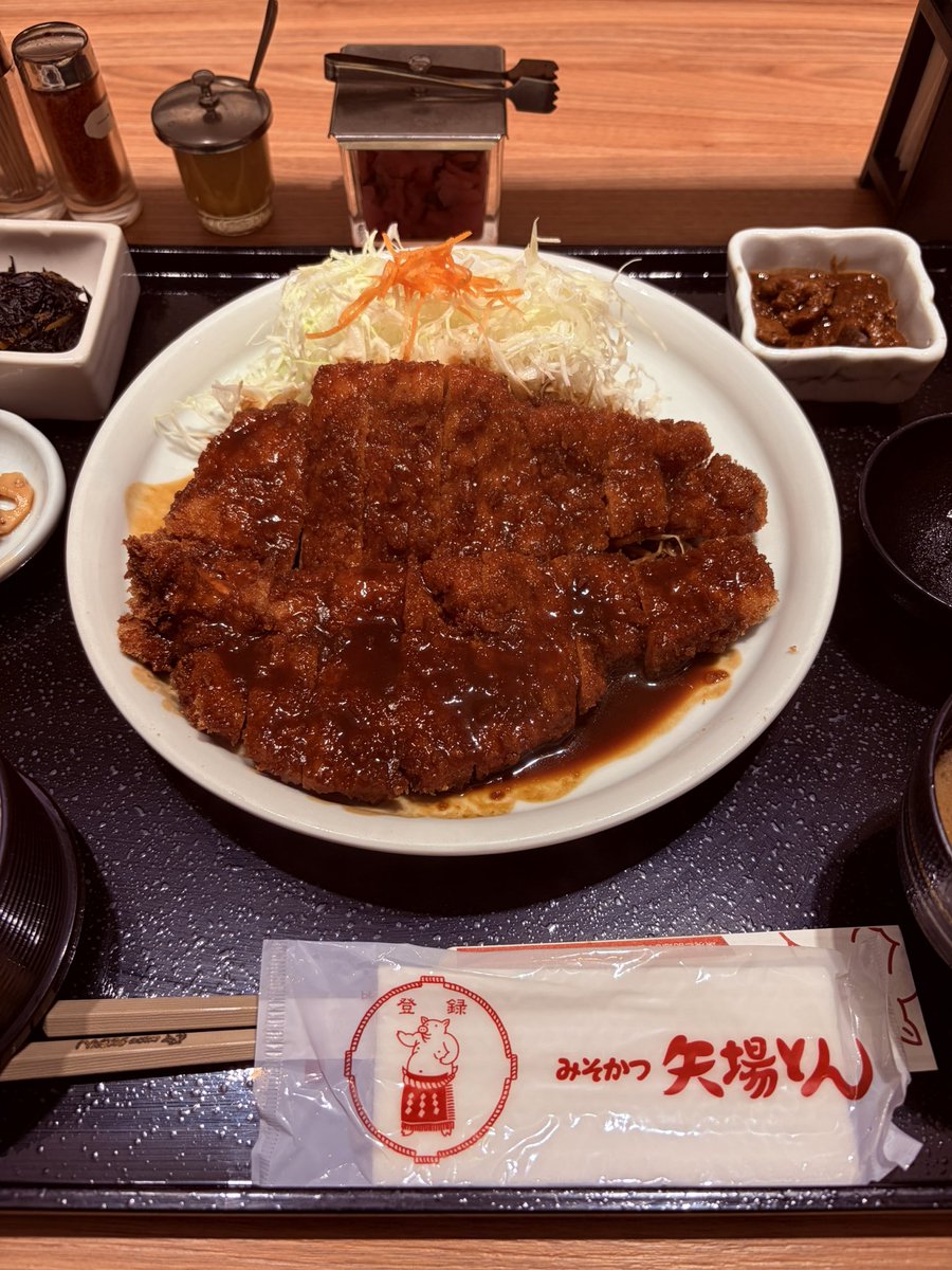 monchi0812's tweet photo. 仙台に戻る前に空港で味噌カツ〜。
初めて名古屋来た時は少し敬遠気味だったけど、今はハマってしまっている🐷

久しぶりの名古屋楽しかった〜🎶
また来たいな〜🎶
次回はひつまぶし食べたいなϵ( 'Θ' )϶

しっかりとRefreshしたから明日からまた仕事頑張らねば✊🏻🌟

 #大原櫻子 https://t.co/colwTvuMJj