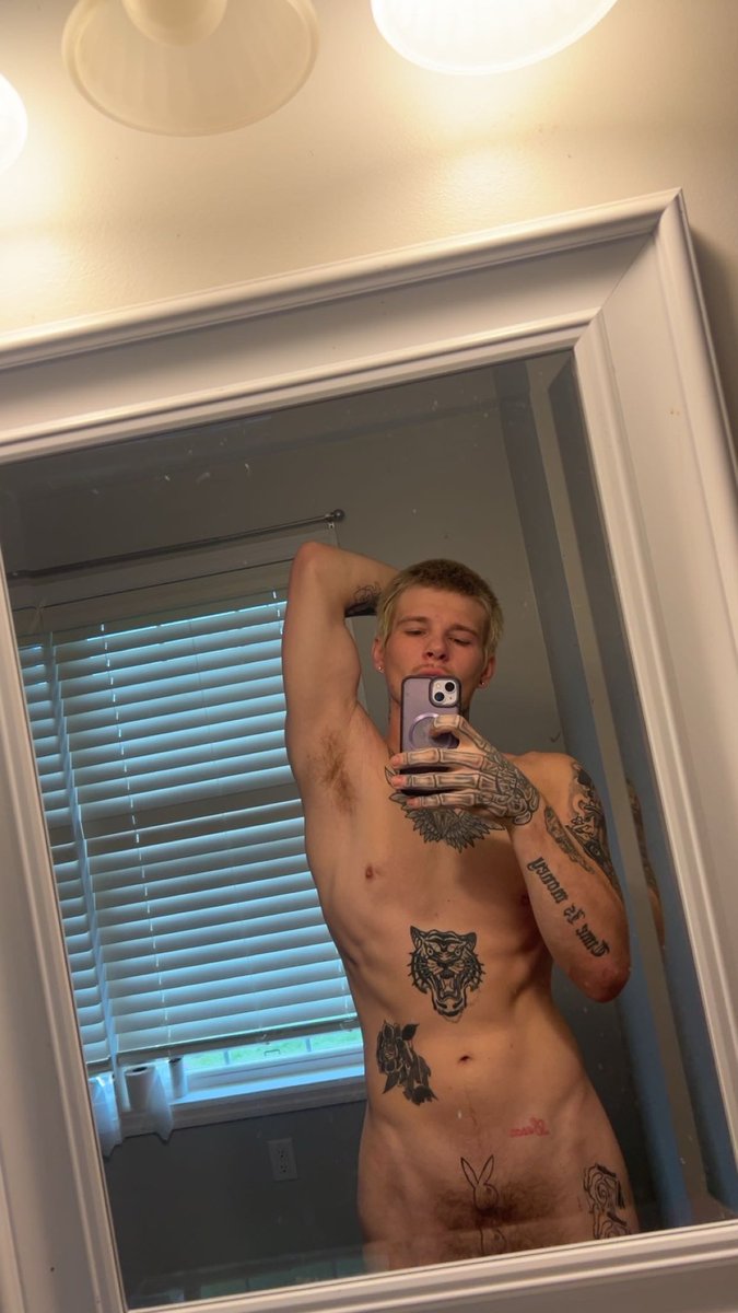 TheSkiCouple's tweet photo. You can kiss all my tattoos 😘

#nsfwtwtًً #content #onlyfans #fypシ゚viral https://t.co/qX96zJ7edm