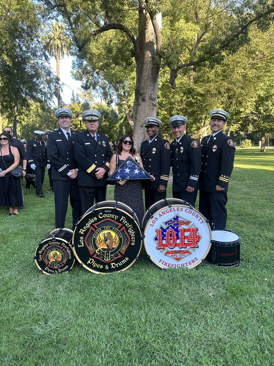LACOFD's tweet photo. With heartfelt gratitude to the @CAFireFound Firefighters Memorial Ceremony for paying tribute to 37 fallen heroes added to the Memorial Wall in Sacramento yesterday.
Thank you for honoring #LACoFD’s own:
🕊️ Captain David C. Gonzalez.
🕊️ Captain Michael Mercado
🕊️ FFS Ismael M. Villalta-Ayala
🕊️ FFPM Dustin Roberto
#NeverForget 💔🚒