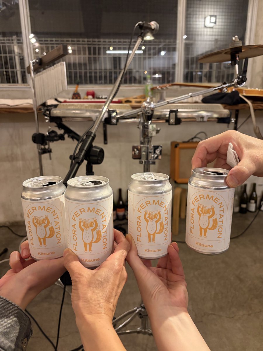 mananan0519's tweet photo. 昨夜はSunday bake shopで音楽会。まさかのバッタリに乾杯！🥂 https://t.co/uEIyrJBgAY