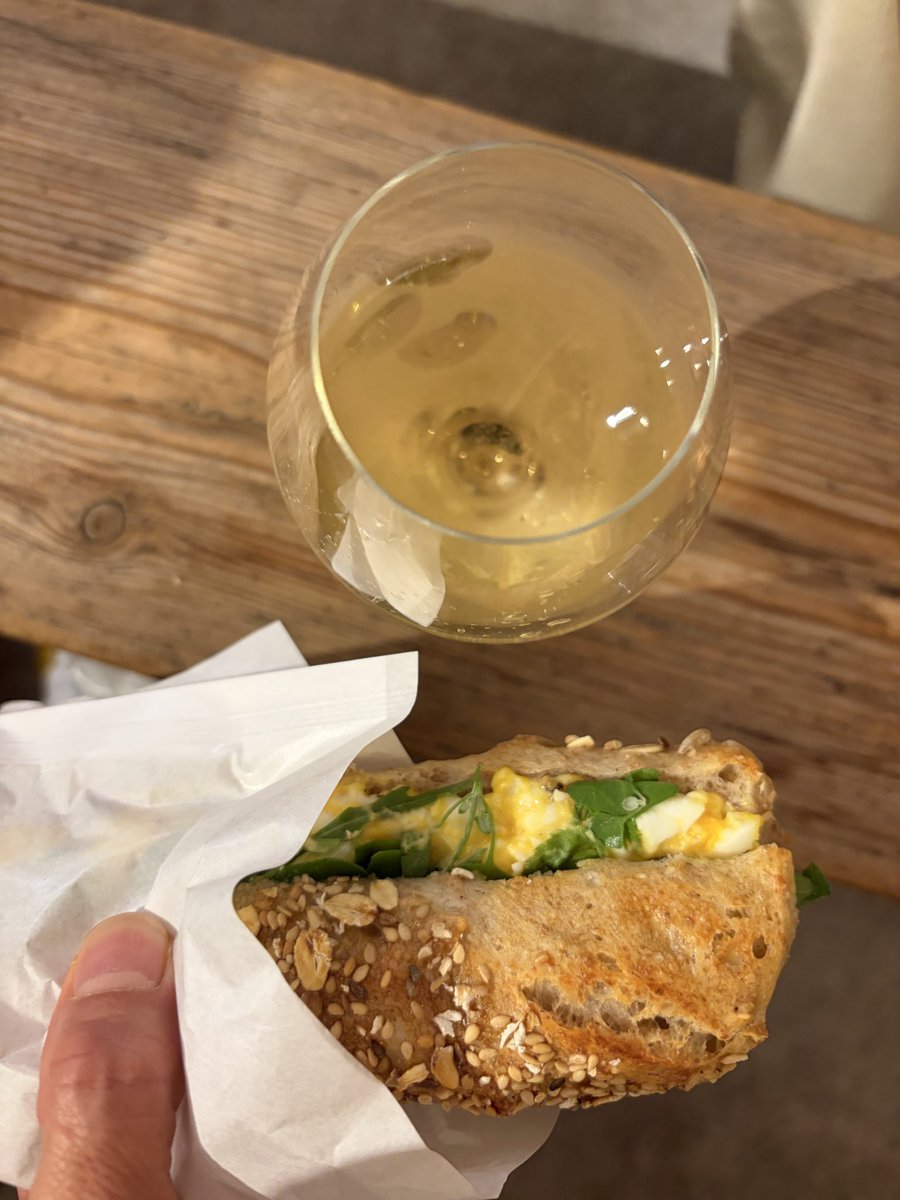 mananan0519's tweet photo. 昨夜はSunday bake shopで音楽会。まさかのバッタリに乾杯！🥂 https://t.co/uEIyrJBgAY