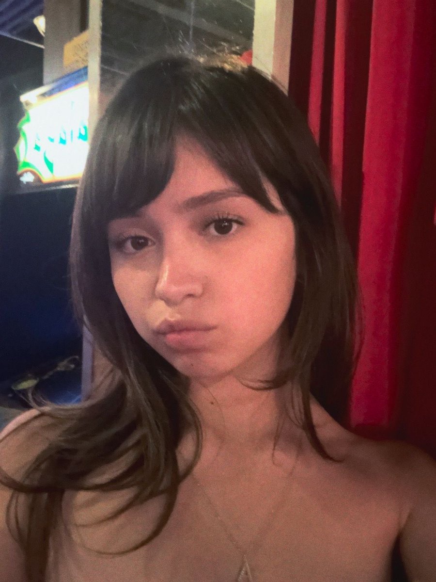 userisdoll's tweet photo. side bangs é a franja elite https://t.co/vF8S8sIcOn
