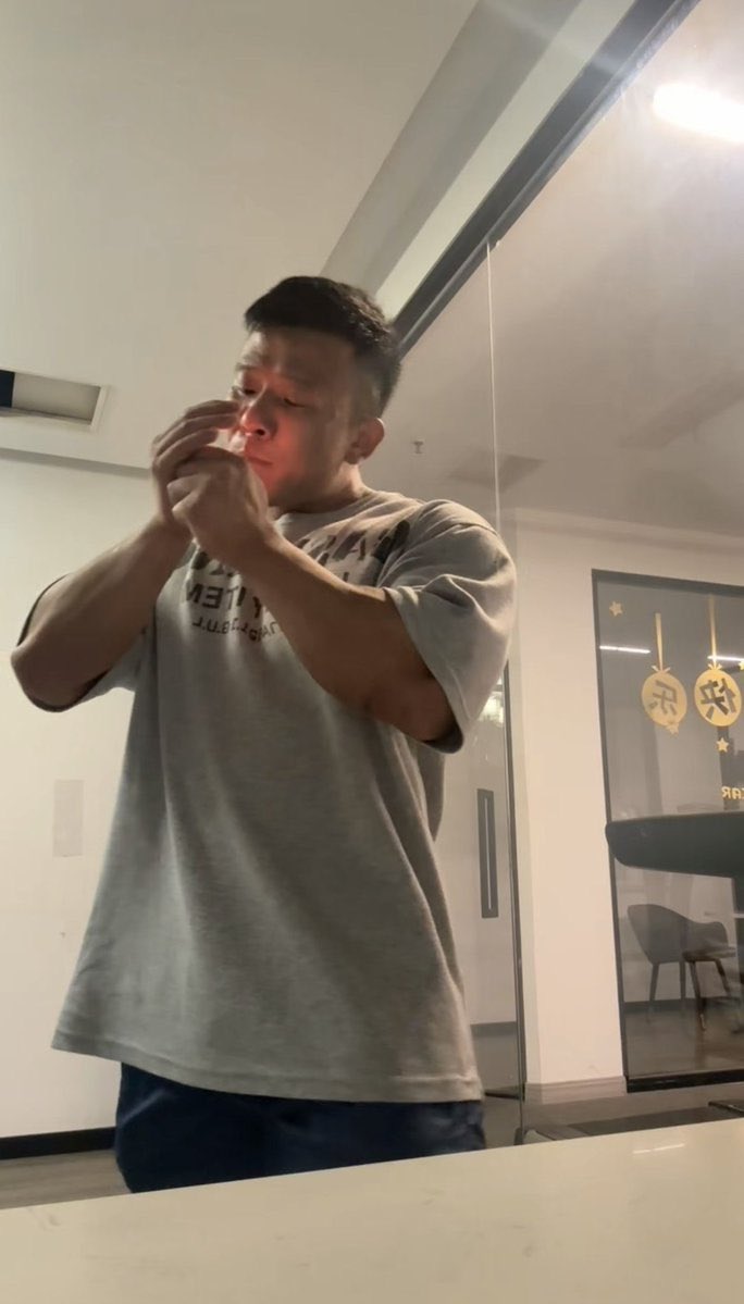 FletaFarfagna's tweet photo. 直男粗口，还不赶紧拿R出来边闻边听爸爸的粗口恩赐！要R➕🐧1004658514。边闻R边听粗口爽吗傻逼！
联系厂家@amber56gg7
#网红粗口 #粗口 #直男粗口 #直男崇拜 #直男爹 #痞子粗口 https://t.co/H2lBf86gab