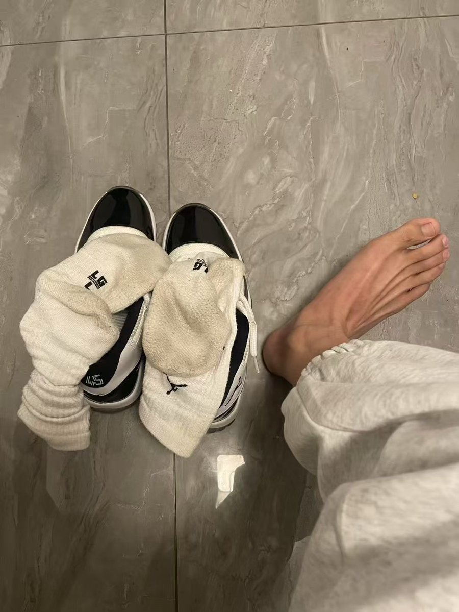 gch00118's tweet photo. 有没有小狗 #s #爸爸 #光脚 https://t.co/q1IsdWfRl5