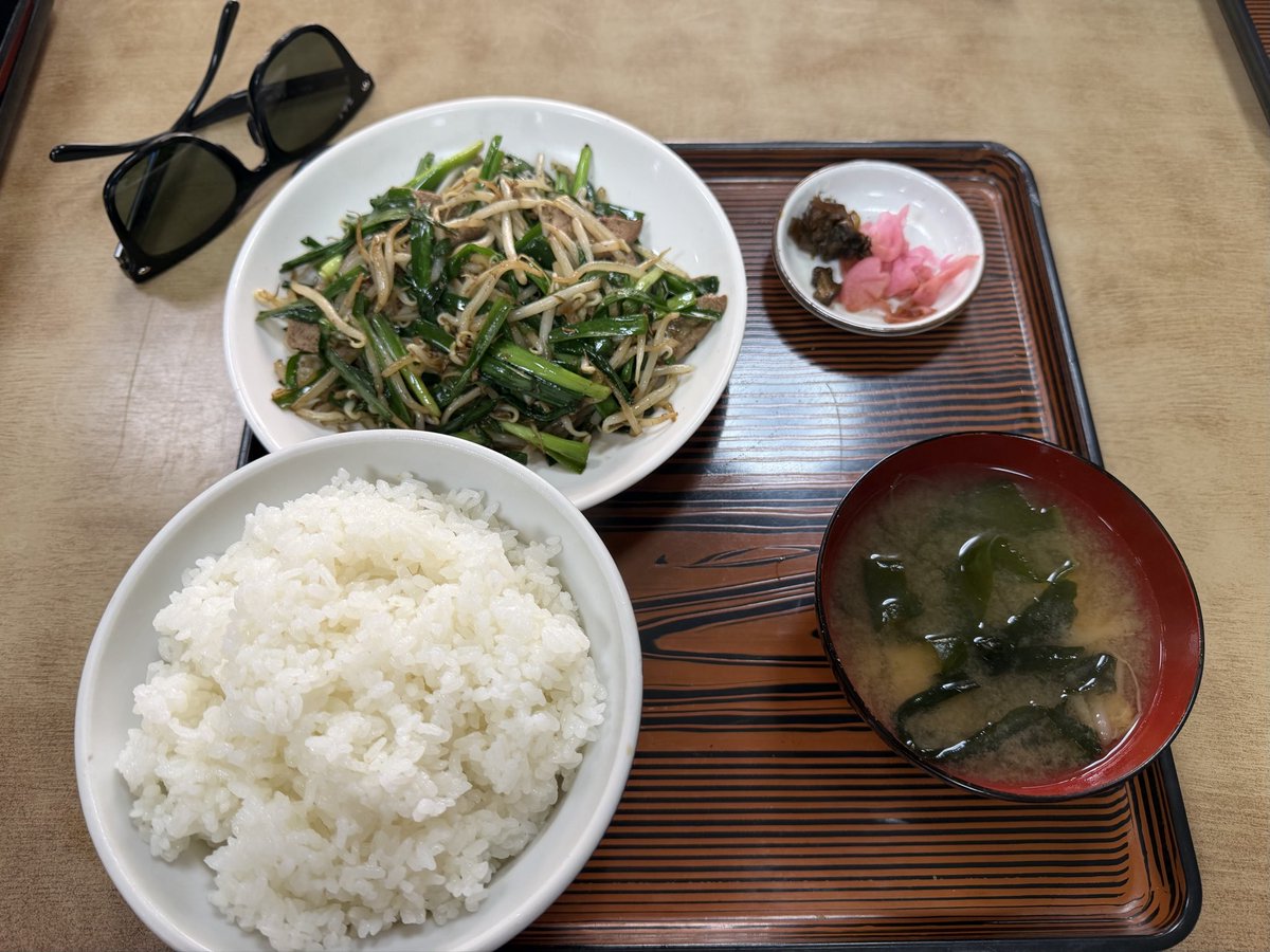 PLAYBOYTAKABOW's tweet photo. 🎣
2026.10.4(日)
ナマズ釣りに行きました😆
魚の反応良くなかったけどすーちゃんがめちゃでかいハクレンを釣りました🤣本命のナマズはZERO‼️
あんな場所で知り合いに会ったり、土手を歩いてる中学生のグループが、どうやって調べたのかわからないけどTikTok配信に入って来てくれたり😆楽しかった！ https://t.co/zLwIYydScu