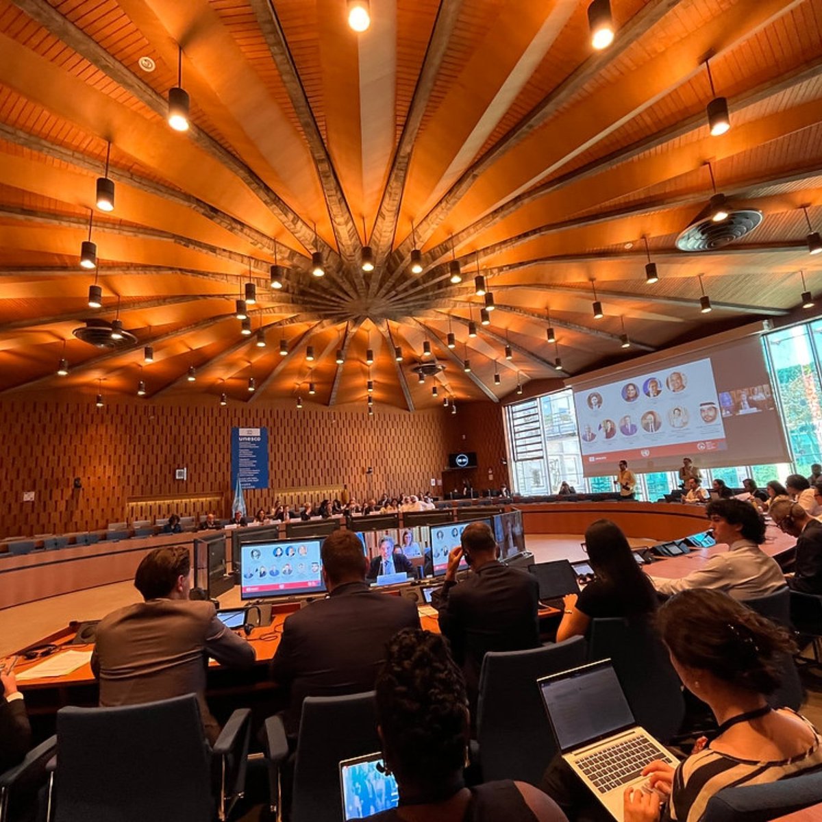 CNCUnesCuba's tweet photo. 🤔 ¿Sabías que el Consejo Ejecutivo de la UNESCO reúne a 58 países (incluido Cuba) por 4 años? Se encarga de revisar programas, presupuestos y proponer al/la Director(a) General. La próxima sesión será del 5 al 20 de octubre.. https://t.co/W8p0FrsAYb