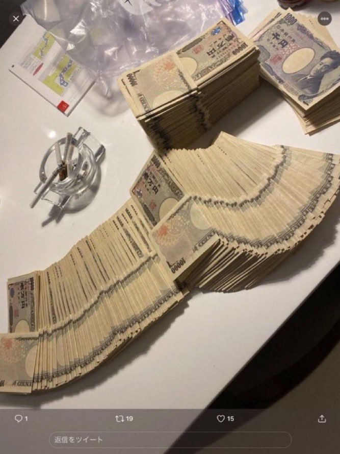 tostld's tweet photo. みんな正直に教えて…！
1ヶ月の生活費、いくらあれば足りる？😭
①10万円
②20万円
③30万円
④100万円 https://t.co/xxwFMfOe2V