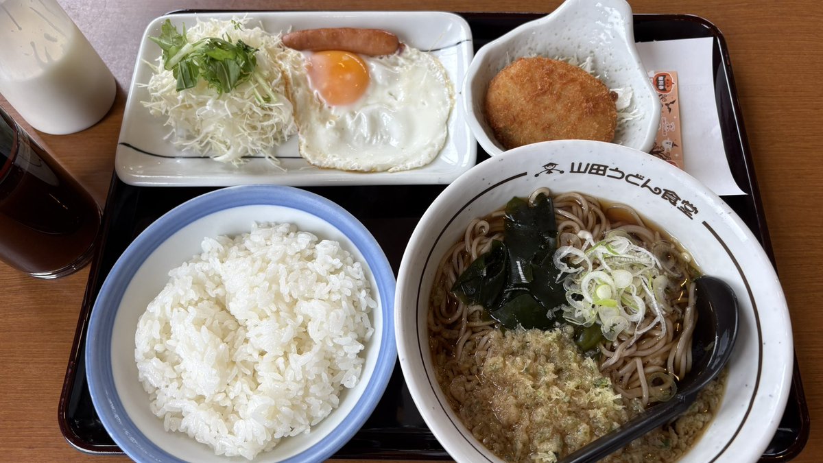 k2c_dokidoki's tweet photo. #白蛇弁財天
真岡市で参拝して銭も洗ったので金運爆上げ⤴️
おみくじも大吉だた🤗
#山田うどん
埼玉県みんな大好き山田うどん👏
久々にこの店のテリトリーに帰ってきました😂
安定の朝定に無料のコロッケ追加😌
#真岡市
#金運アップ
#銭洗い
#朝定食 https://t.co/XafObaGulO